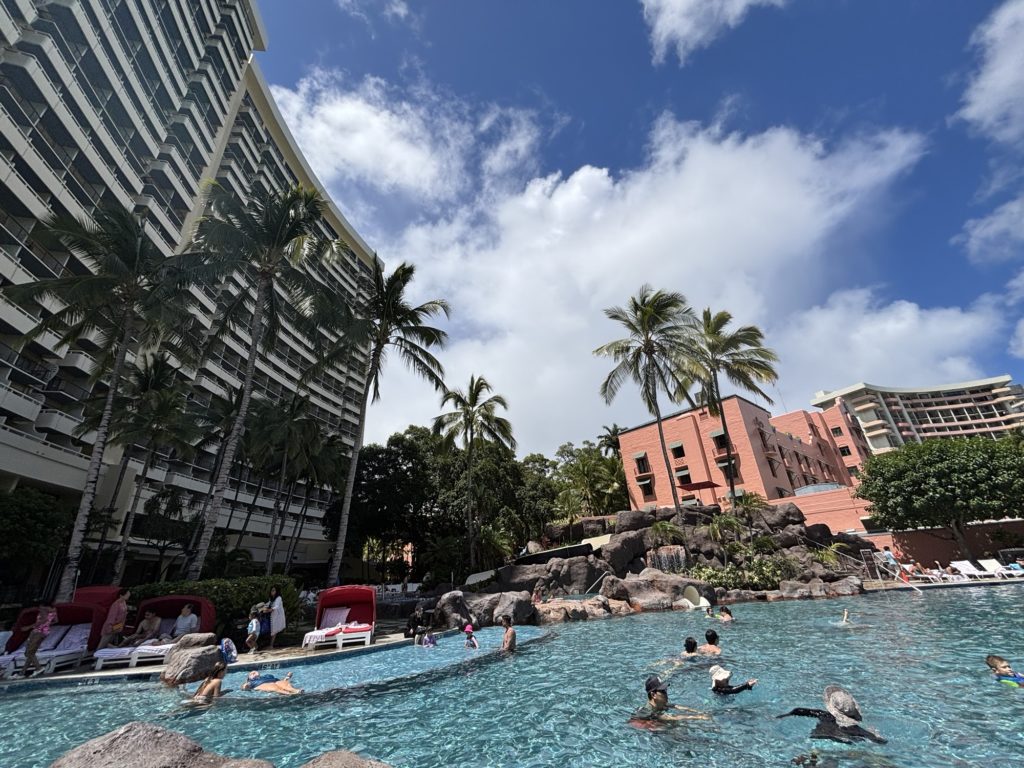 シェラトンワイキキのプール