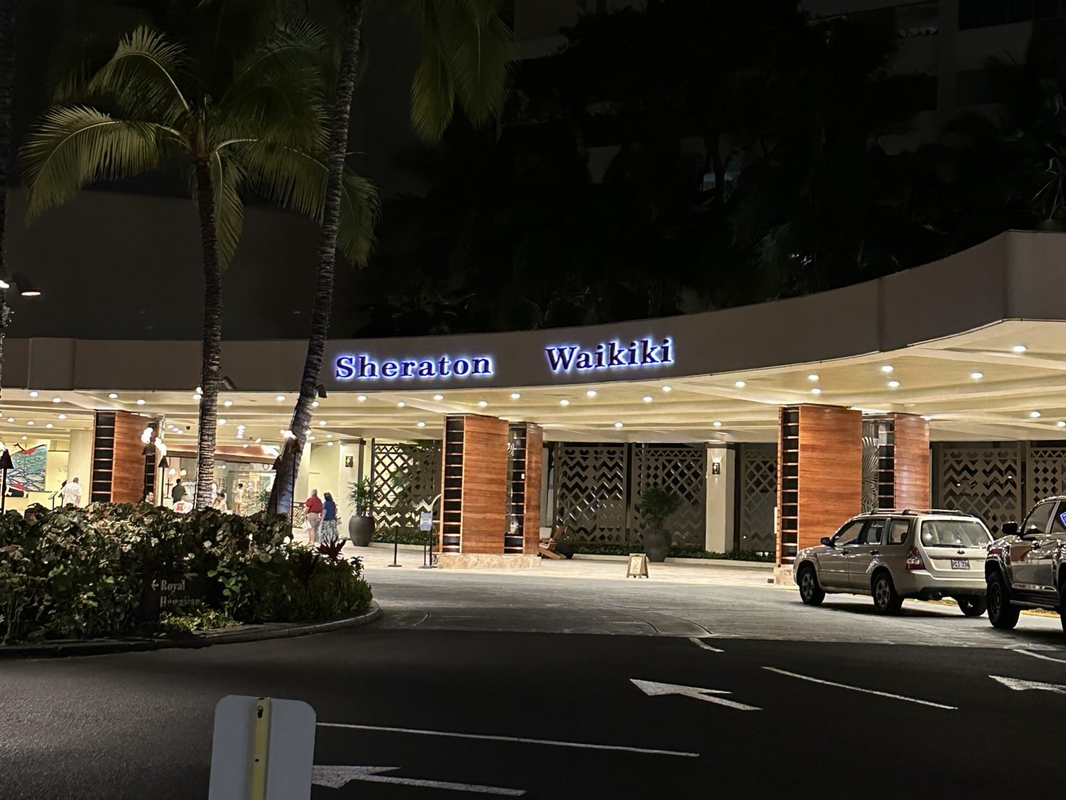 夜のシェラトンワイキキ
